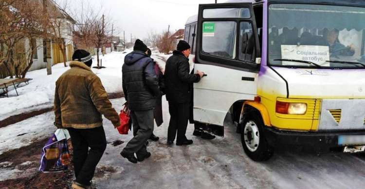 В прифронтовые поселки под Мариуполем возобновил работу социальный автобус (ГРАФИК)