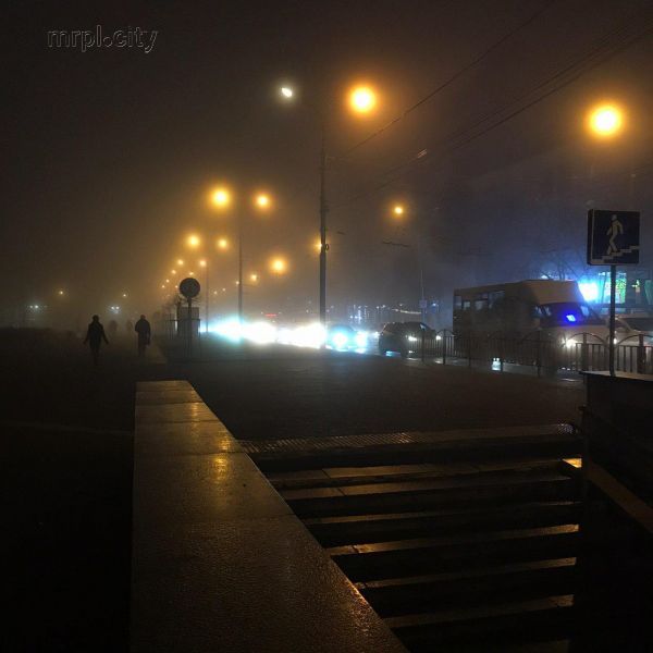 Ночной туман превратил Мариуполь в «Сайлент Хилл» (ФОТОФАКТ)