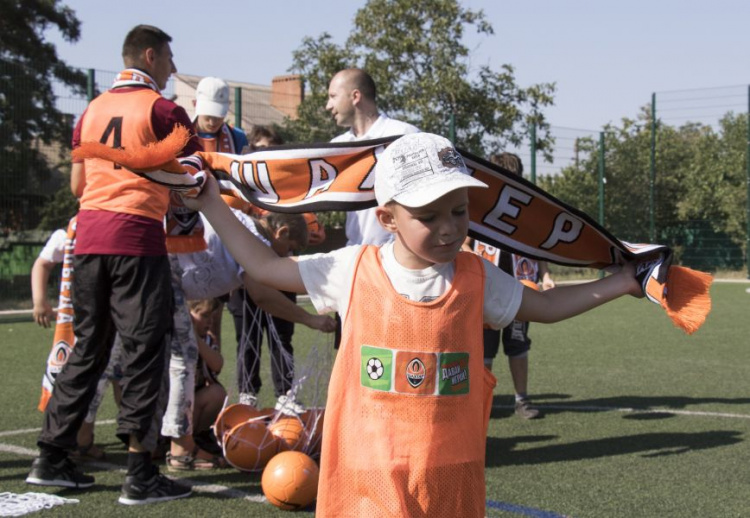 «Шахтер» в Мариуполе проводит тренировки для детей с ограниченными возможностями (ФОТО)