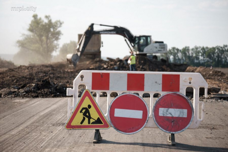 Ремонт и днем и ночью: губернатор Донецкой области показал строительство «дороги жизни» на Мариуполь (ФОТО)