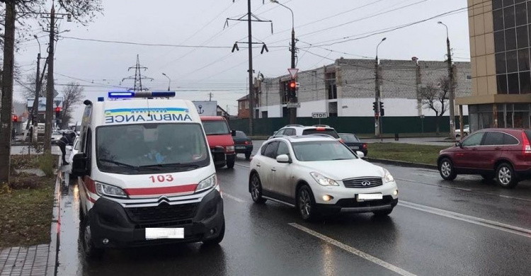 В Мариуполе машина скорой помощи не довезла пациента до больницы из-за ДТП