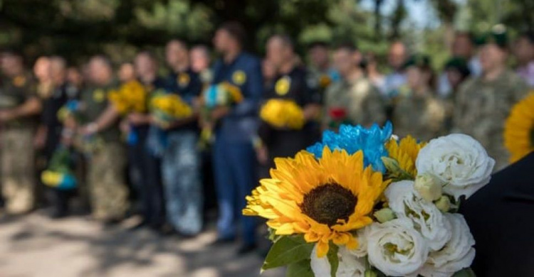 В Мариуполе вспомнили трагические последствия военных действий и почтили память погибших защитников