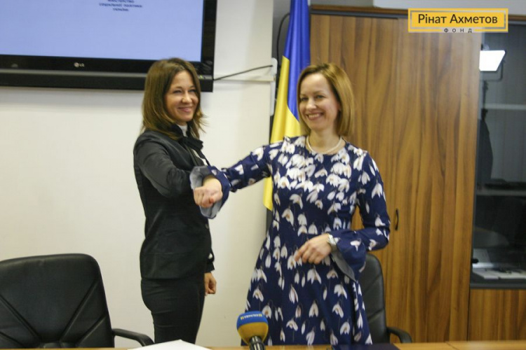 Фонд Рината Ахметова и Министерство социальной политики Украины запускают обучающий видеокурс для кандидатов в усыновители