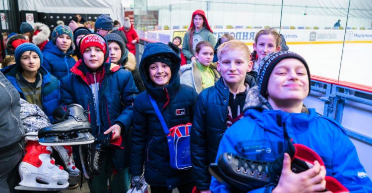 Тысячи мариупольских детей за месяц опробовали лед Mariupol Ice Center