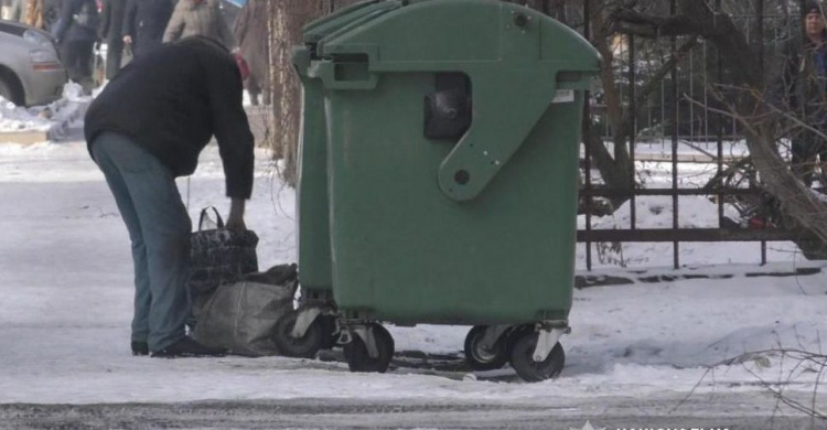 Мариуполец воровал мусорные контейнеры ради денег