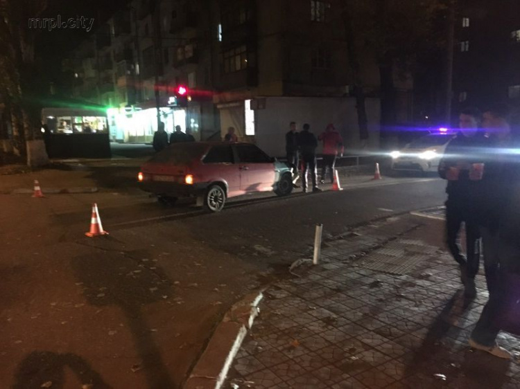 Переходила на зеленый: в Мариуполе женщину сбила машина (ФОТО)