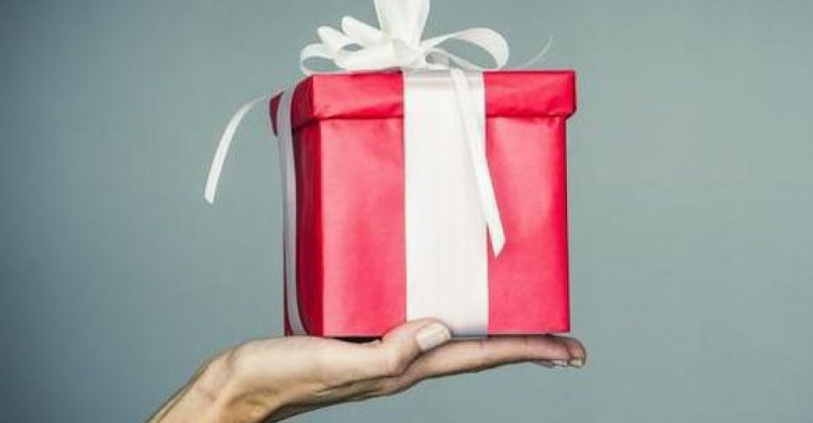 Под видом «подарка» от мирового бренда: мариупольцы стали жертвами интернет-мошенников (ФОТО)
