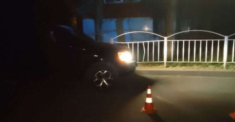 В ночном Мариуполе девушка протаранила забор (ФОТО)