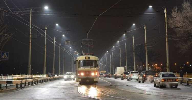 Ночью Мариуполь погрузится во тьму: освещение улиц отключат