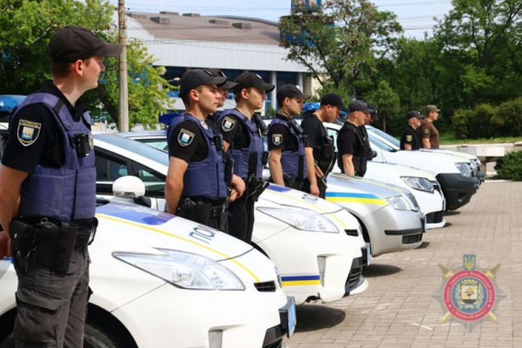С началом курортного сезона на Донетчине усилены наряды полиции (ФОТО)
