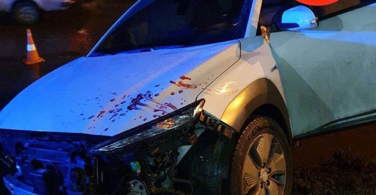 ДТП в Мариуполе: автомобиль с красными номерами забрызган кровью