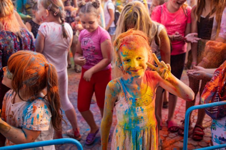 Фестиваль красок, пенная и пиратская вечеринки: как в мариупольском «Экстрим-парке» отметят праздники