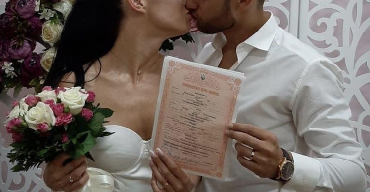 Любовь без границ: в Мариуполе женилась иностранная пара