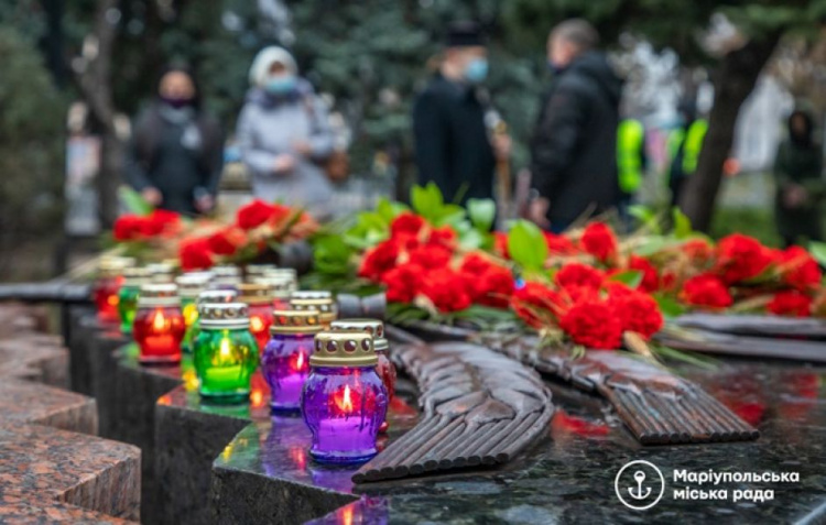 Нет будущего без прошлого: в Мариуполе почтили память жертв Голодомора
