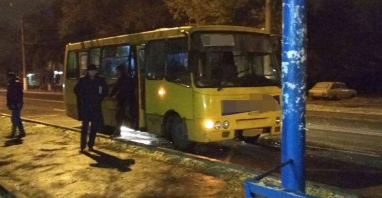 Салон маршрутки в Мариуполе залило горячей жидкостью. Автобус вышел на линию с поломкой (ФОТО)