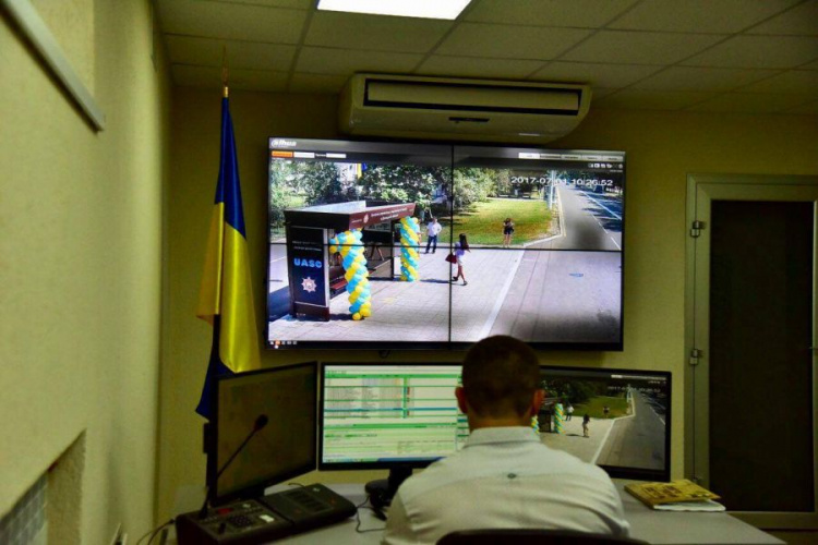 Первая в Донецкой области смарт-остановка заработала в Мариуполе (ФОТО+ВИДЕО)
