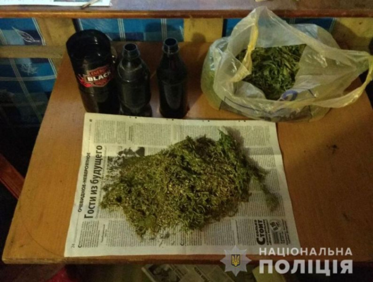 Житель Донетчины хранил запасы марихуаны в промышленных масштабах (ФОТО)