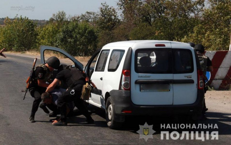 Пресечен «прорыв» автомобиля через блокпост в Мариуполь (ФОТО)