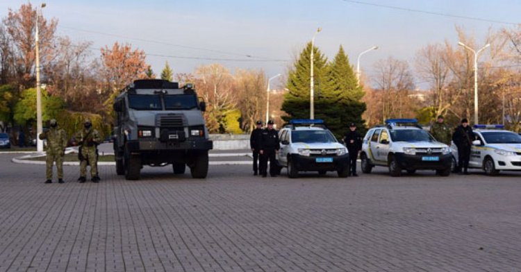 Полицейские и общественные формирования в Мариуполе вышли на совместную охрану правопорядка
