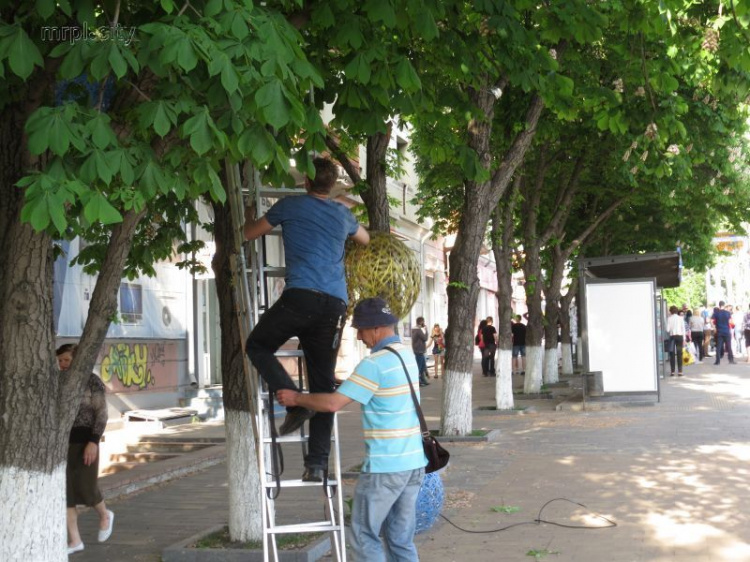 Более 600 фигур с диодной начинкой украсят пешеходные зоны в центре Мариуполя (ФОТО)