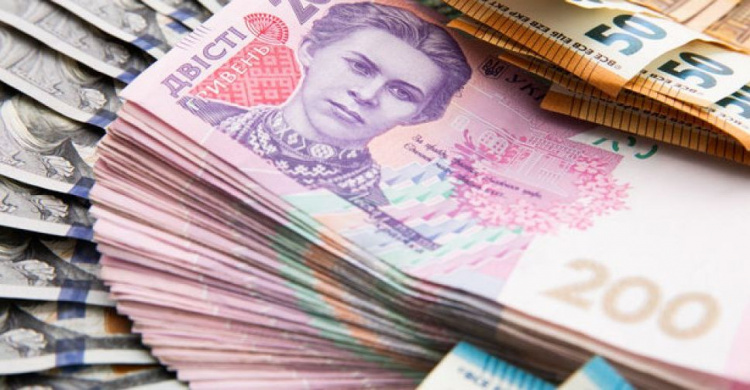 В Украине ввели в обращение новые банкноты номиналом 20 и 200 гривен
