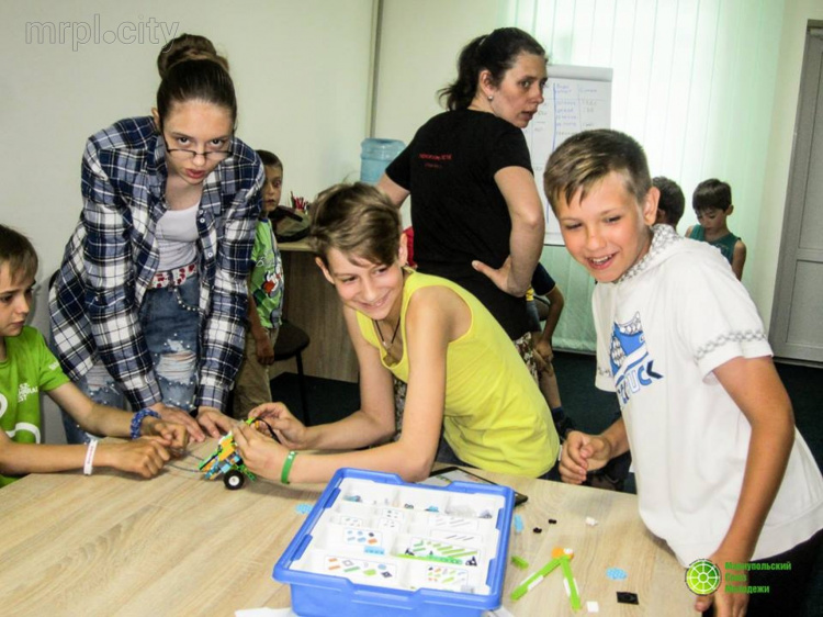 В Мариуполе открылся клуб робототехники для детей