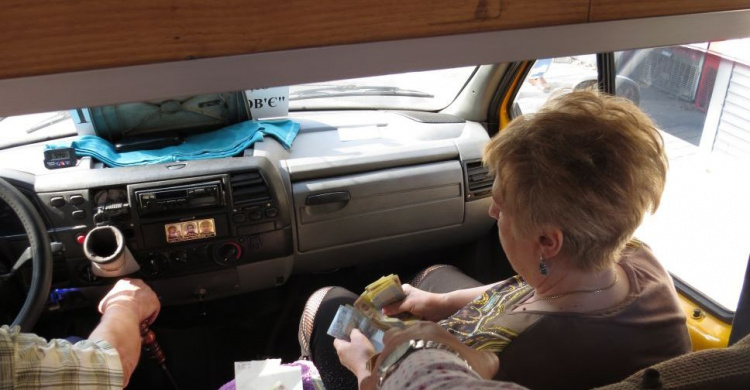 В Мариуполе перевозчики пассажирам отказывают в обилечивании (ФОТО)