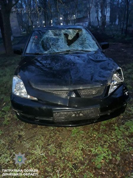 Появилось видео преступления. Машина Mitsubishi сбила мариупольца на переходе (ВИДЕО)