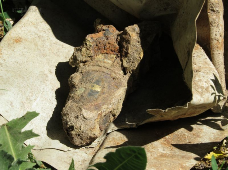 В центре Мариуполя в таинственном подземелье найден смертельно опасный предмет (ФОТО)