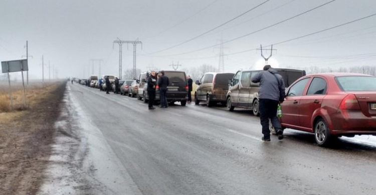 Людей на КПВВ в Донбассе больше всего беспокоят огромные очереди и обстрелы