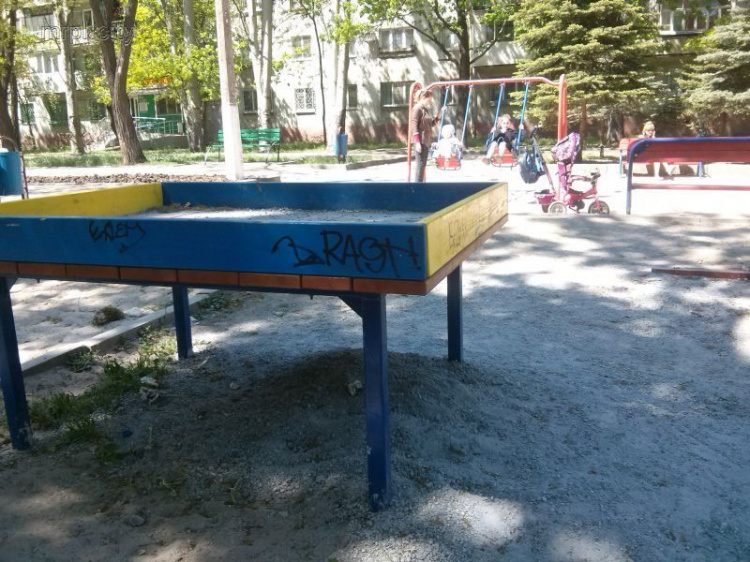 В Мариуполе сорвана установка специализированных городков для детей (ФОТО)