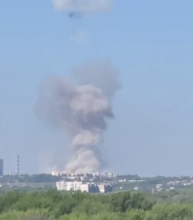 В окупованому Луганську пролунали вибухи – можливе влучання в військову базу