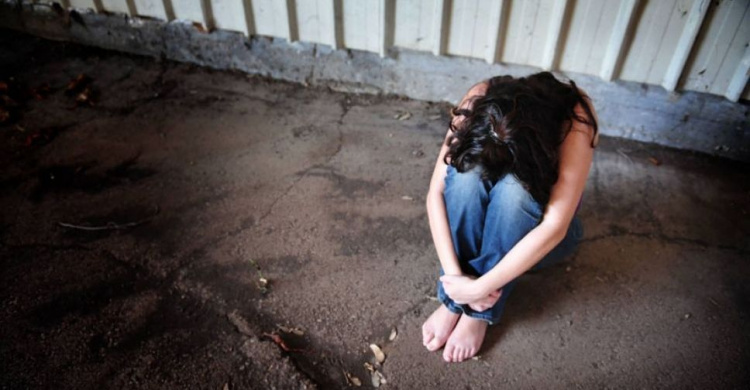 В Мариуполе жертвой насильника стала 14-летняя девочка
