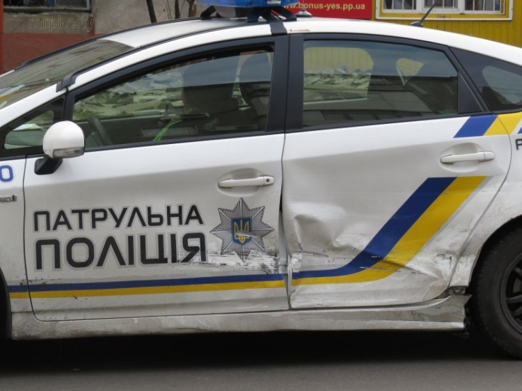 Из-за ДТП с полицией в Мариуполе парализовано движение троллейбусов (ФОТО)