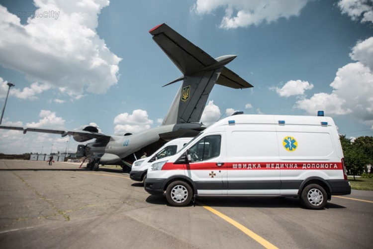 Девятерых раненых «азовцев» мариупольского полка эвакуировали военным самолетом (ФОТО+ВИДЕО)