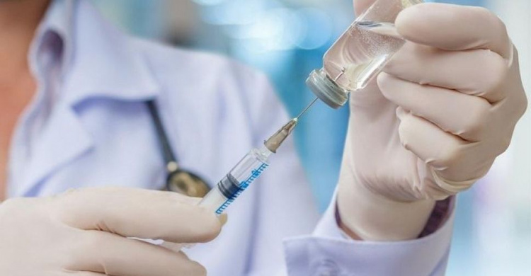 В Мариуполе появилась вакцина Moderna. Где и какими препаратами прививают от COVID-19?