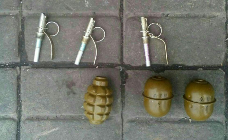 Жители Донетчины добровольно сдали 7 гранатометов, 5 кг тротила и 38 гранат (ФОТО)