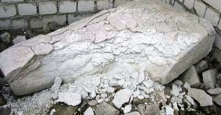 Мальчика-переселенца в Мариуполе убила плита в разрушенном доме