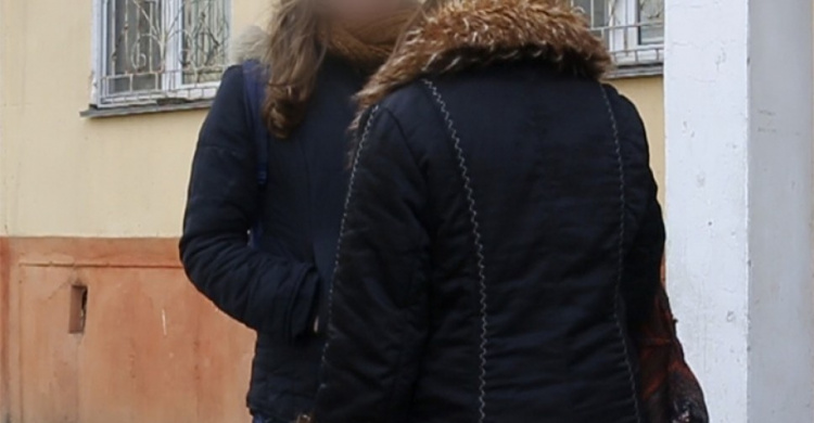 Мариуполь: Несовершеннолетняя убежала из дома к иностранцу, который старше ее дедушки (ФОТО)