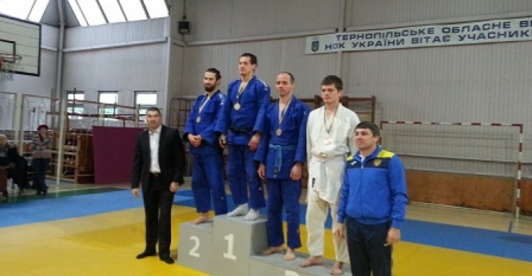 Мариупольские дзюдоисты завоевали 8 медалей на чемпионате Украины