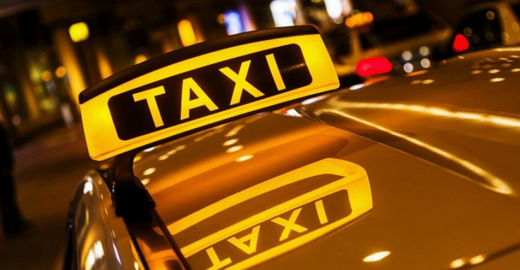 Мариупольских таксистов обяжут купить лицензии и работать легально