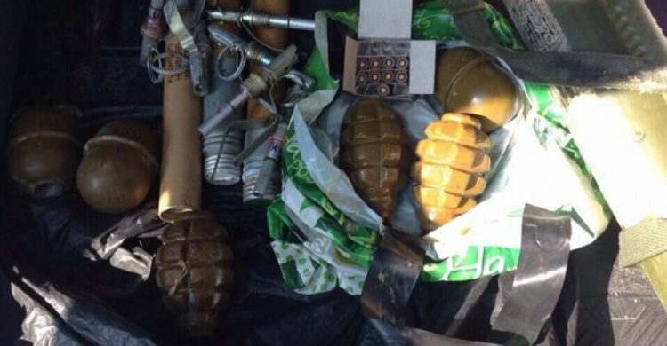 Мариупольского военного арестовали за продажу оружия