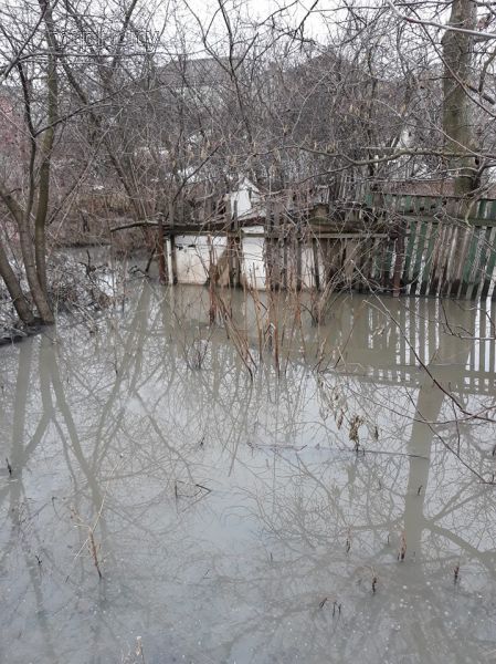 В Мариуполе снесли незаконные гаражи для спасения 15 домов от затопления фекалиями (ФОТО)