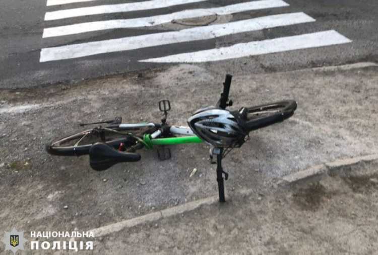 В Мариуполе велосипедист попал под колеса автомобиля (ФОТО)