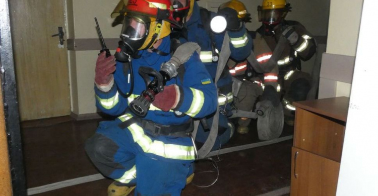 В Мариуполе спасатели «эвакуировали» людей из отделения хирургии (ФОТО)