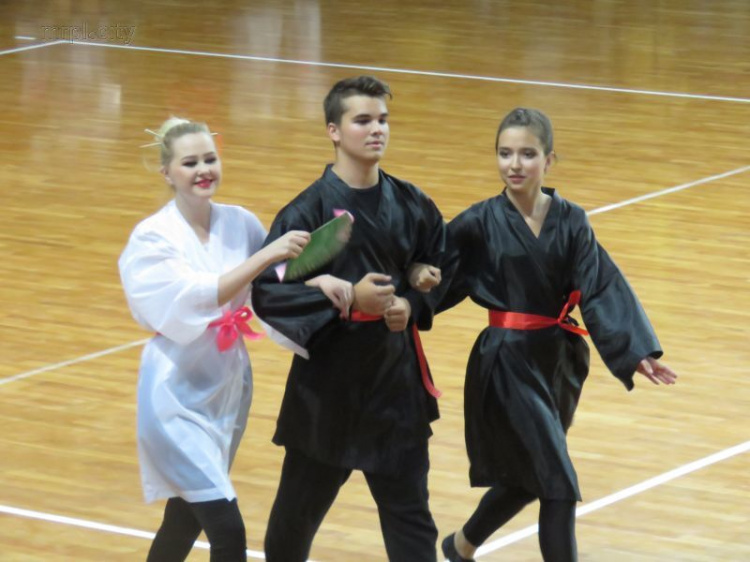 «MyDance»: студенты Мариупольского госуниверситета танцами «раскачали» Купол (ФОТО+ВИДЕО)