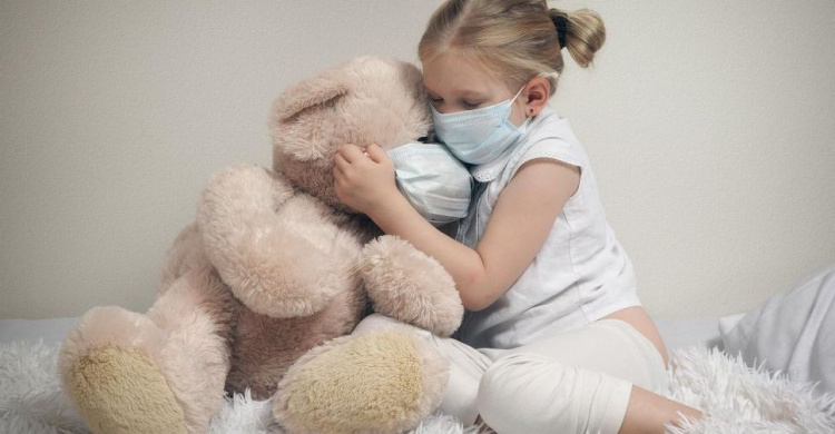 В Украине за сутки COVID-19 заболело 6,5 тысяч жителей, в их числе – около 300 детей