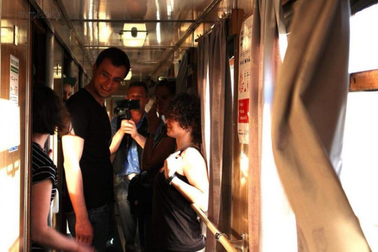 Министр Омелян прибыл в Мариуполь с «ДахойБрахой» на киевском поезде (ФОТО)