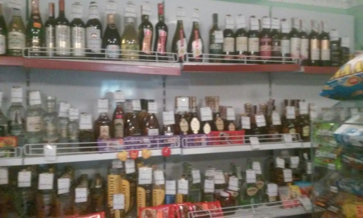 В Мариуполе без разрешения торгуют алкоголем и сигаретами
