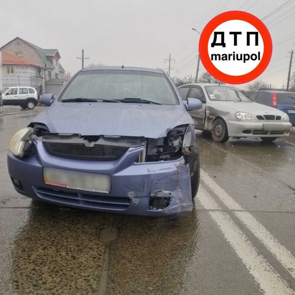 В Мариуполе всплеск ДТП: в трех авариях столкнулись семь автомобилей